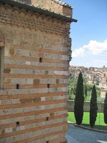 Chiesa dei Servi fianco